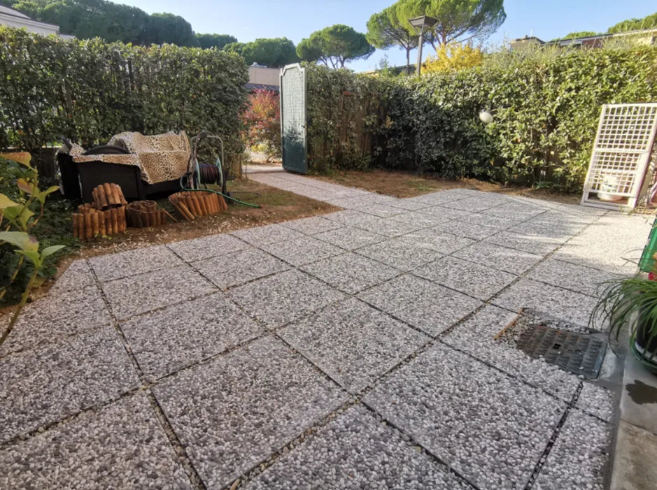 Realizzazione di un camminamento da giardino con pavimentazione esterna